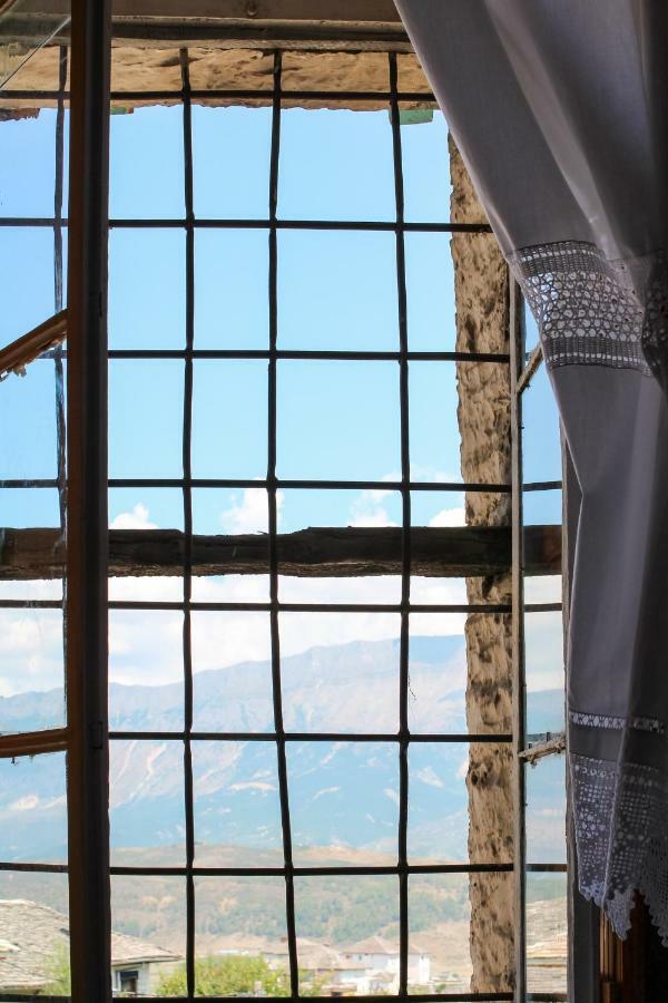 Lori'S Traditional House Gjirokaster Luaran gambar